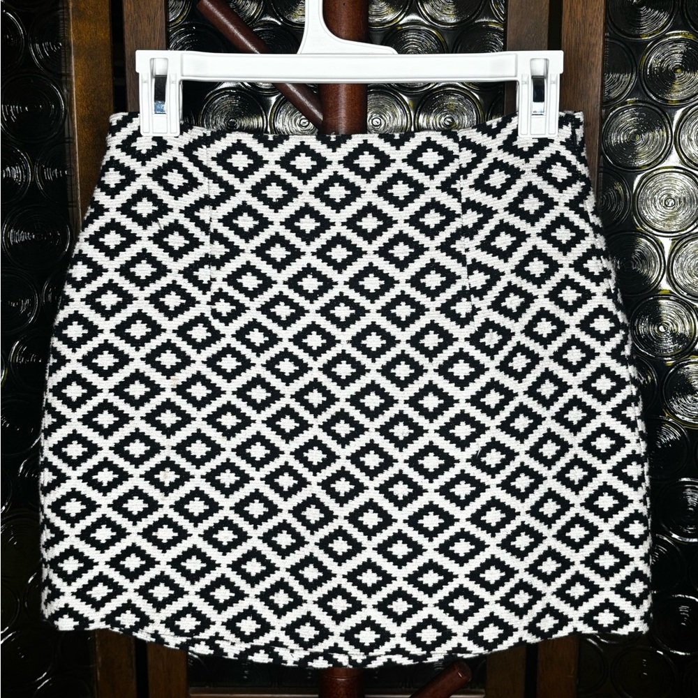 Zara, Black and White Diamond Geometric Pattern Mini Skirt, Size Small